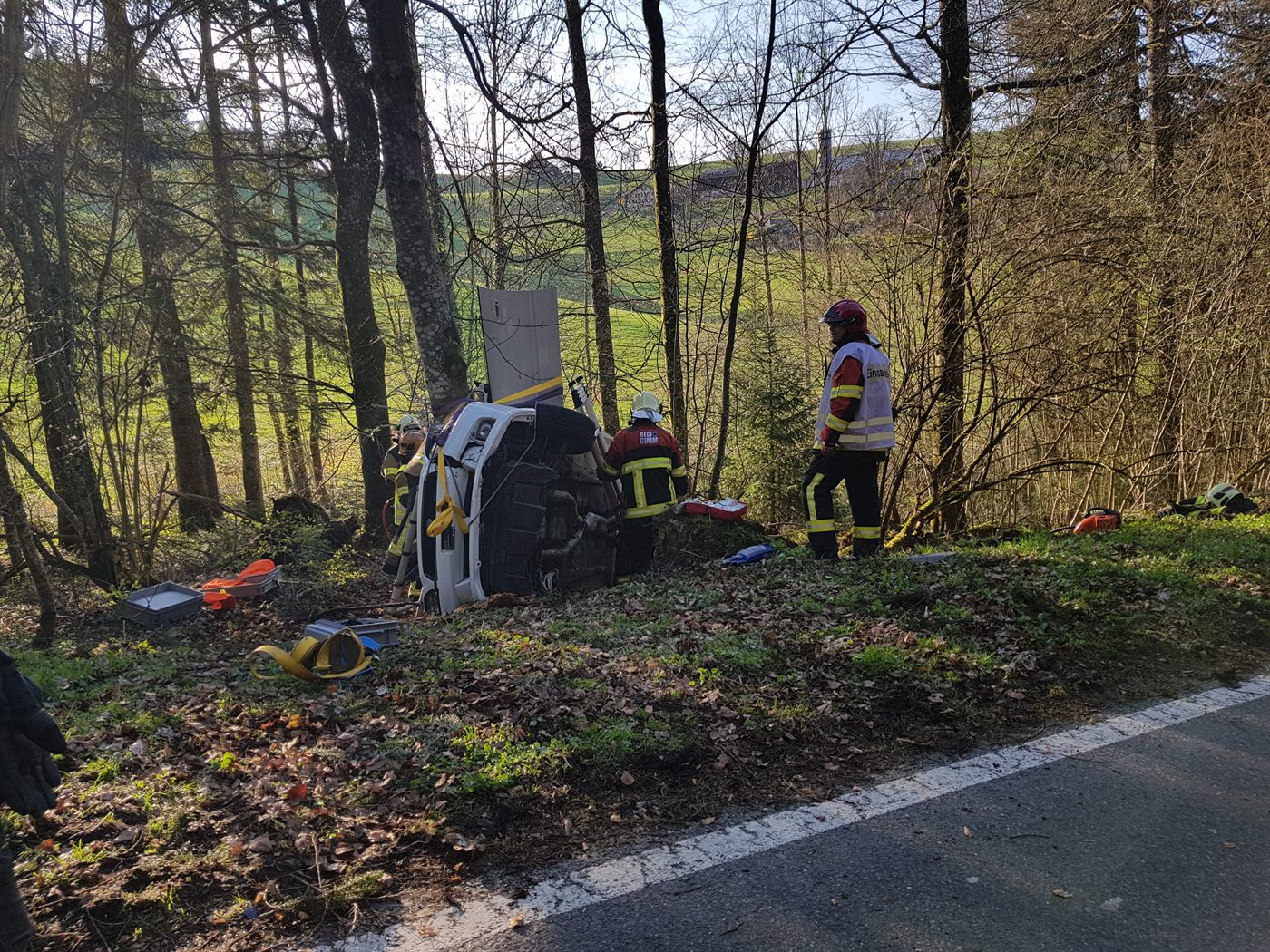 PbU-Übung an einem verunfallten Fahrzeug